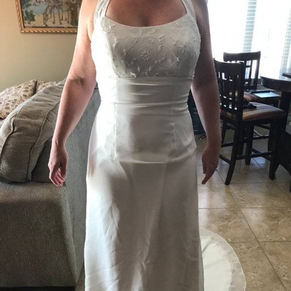 Ivory Wedding Dress - Size 6 - Picture 3 of 13